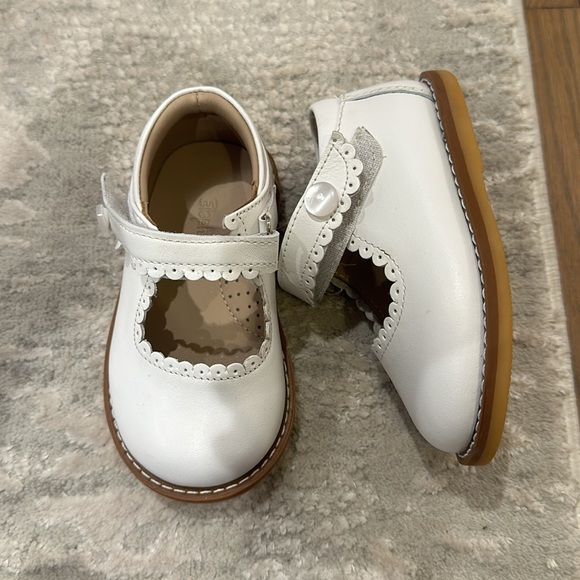 Like New Elephantino white Scallop Mary Jane flat shoes Size 20/5 - Picture 2 of 5